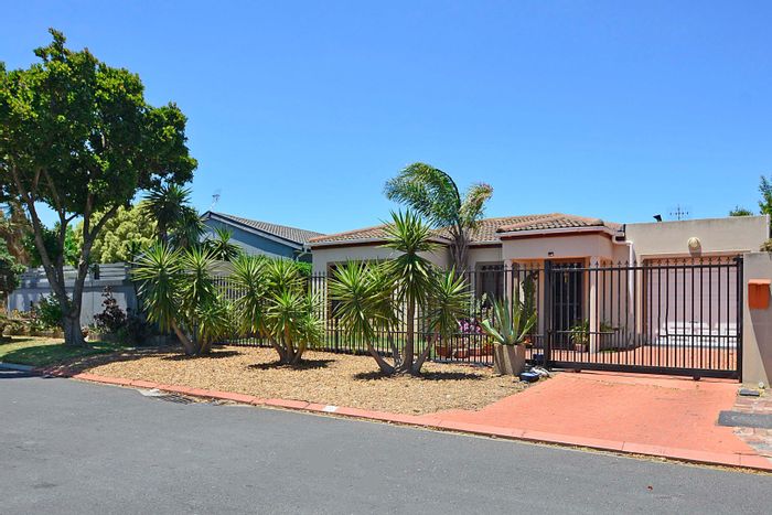 For Sale: House in Parklands with garden, flatlet, and secure parking.