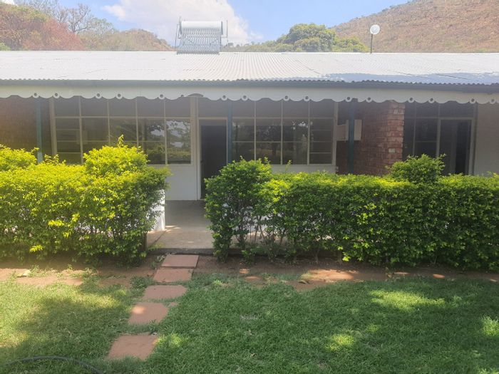 To Rent: Versatile Apartment in Zandfontein Ah with secure parking and communal amenities.