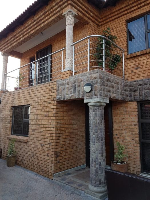 House for Sale in Klipspruit: Accredited for 17 students, multiple amenities included.