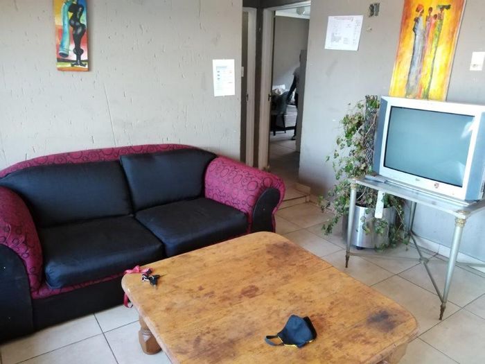 For Sale: House in Orlando West, NSFAS-accredited student accommodation with 10 en-suite rooms.