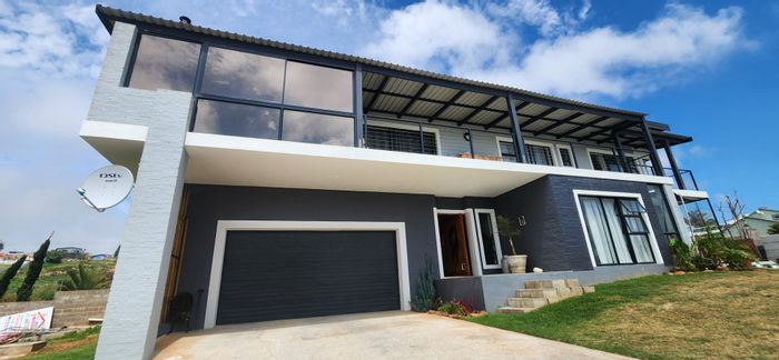 House For Sale in Mossel Bay Central: Ocean views, pool, flatlet, and spacious living.