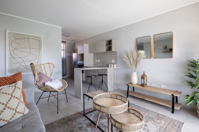 For Sale: Rooihuiskraal North Apartment with 2 beds, pool, clubhouse, and security.