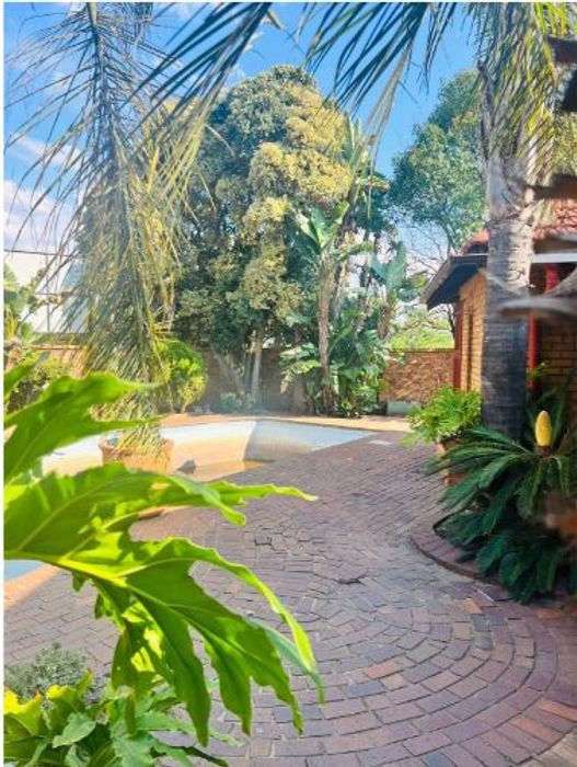 For Sale: Spacious 4-bed house with granny flat and business rights in Van Riebeeck Park.