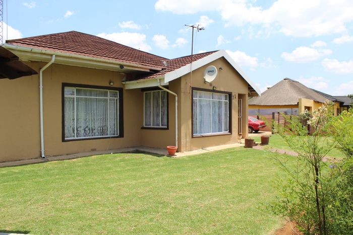 For Sale: Spacious 4-bedroom house in Brakpan Central with rental potential.