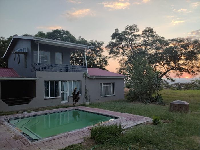 For Sale: Farm in White River Rural with 4 bedrooms, flatlet, and pool.