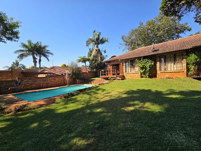 For Sale: 5 Bedroom House in Kingsview Ext 1 with pool, garden, and double garage.