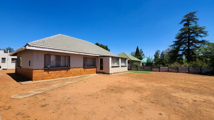 3-Bedroom House For Sale in Stilfontein Ext 3 with Garage and Walled Yard.