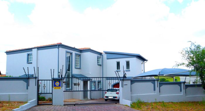 Highveld House For Sale: Includes 2 Flats, vacant stand, rental income potential.