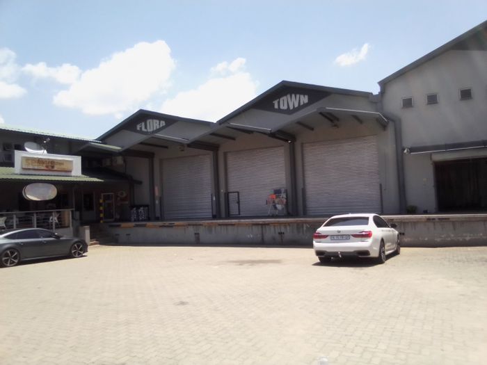 Commercial property in Barbeque Downs to rent, 490 sqm, versatile business opportunities.