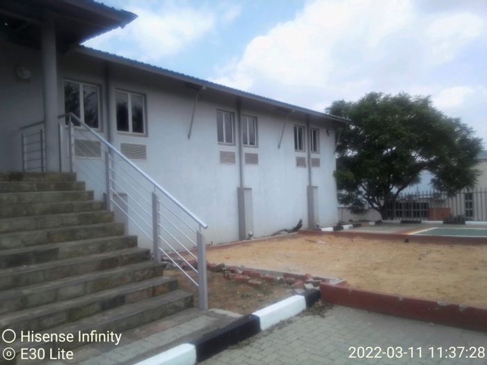 Kyalami Commercial Property To Rent: 450 sqm for diverse business opportunities.