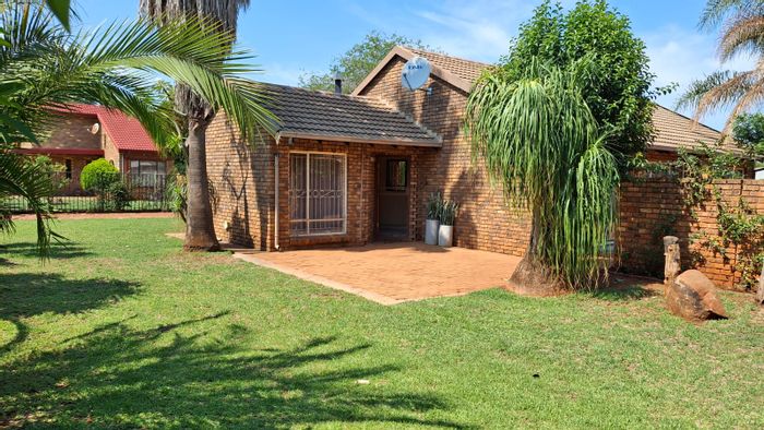 Doornpoort House For Sale: 3 Bedrooms, Large Garden, Plans for Patio & Braai.