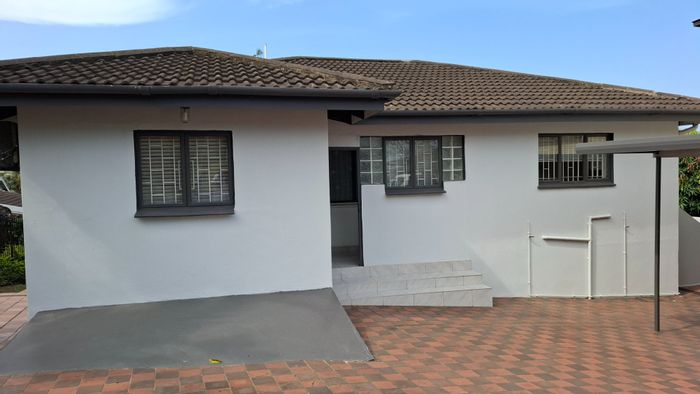 Westville Townhouse To Rent: 4 beds, secure, near schools, shopping, and UKZN.