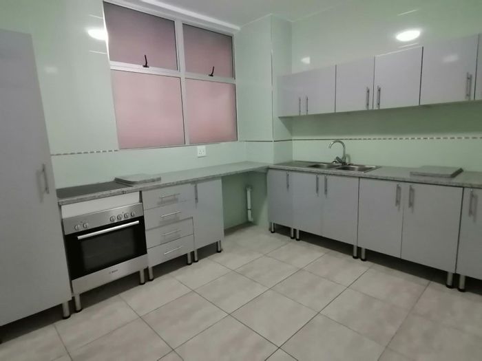 South Beach Apartment For Sale: Open plan living, en-suite, parking, Musallah access.