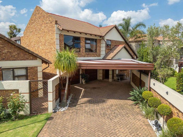 Eden Glen House For Sale: 24-hour security, jacuzzi, solar system, spacious living.