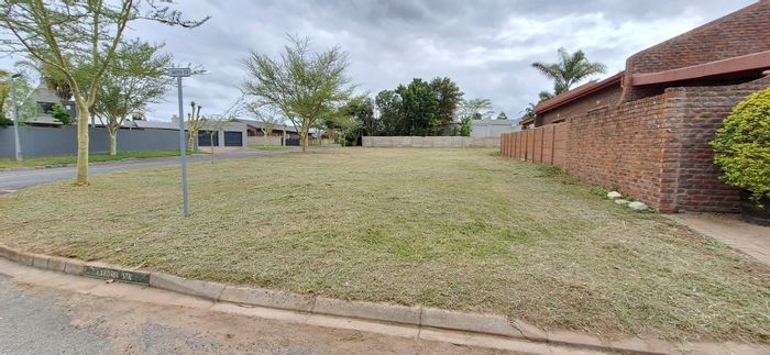 Riversdale Central: For Sale, 731m2 Vacant Land Residential, corner stand with potential.