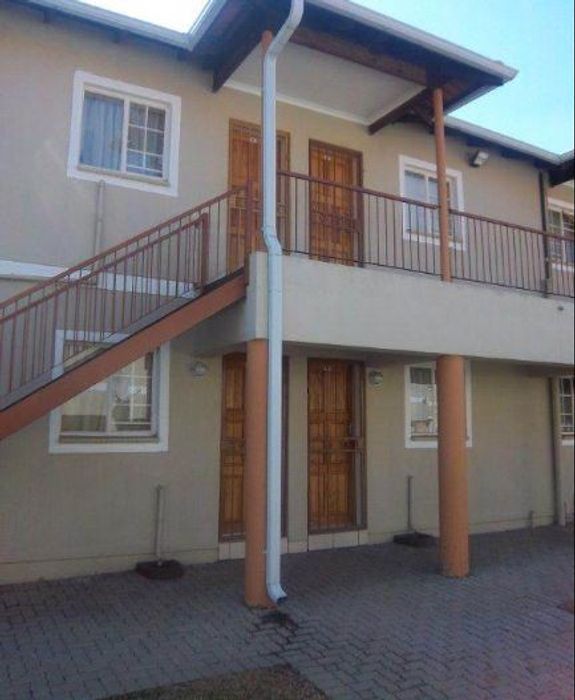 For Sale: Apartment in Boksburg North with pool, security, and fiber internet.