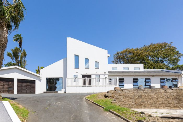 Uvongo House For Sale: 4 bedrooms, pool, entertainment room, double garage.