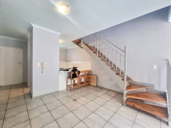 Property #2339379, Apartment For Sale in Rondebosch