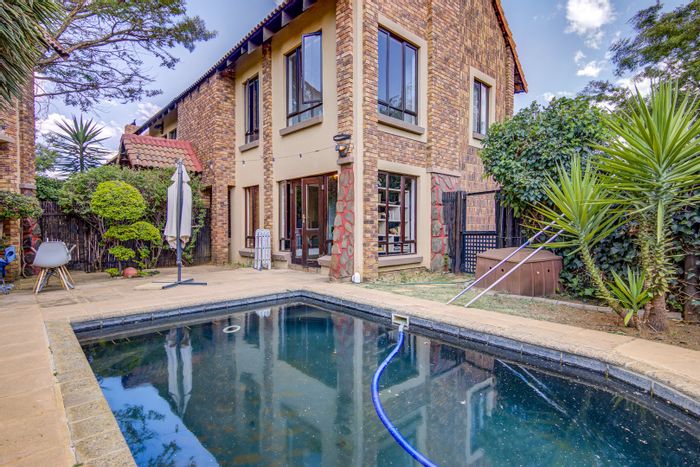 For Sale: Glen Marais Apartment with pool, garden, 24/7 security, and garage.