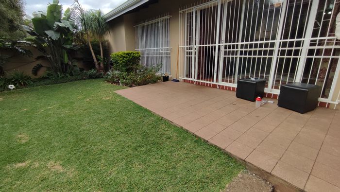 Wierda Park Townhouse For Sale: 3 bedrooms, garden, double garage, pet-friendly.