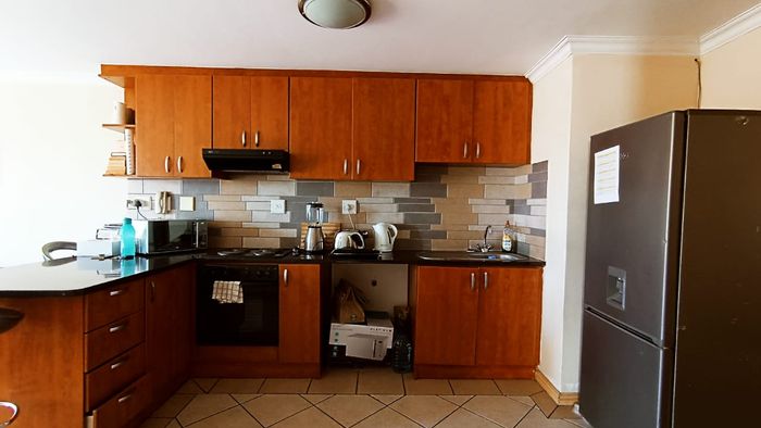 Klipkop Apartment For Sale: 2 Bedrooms, secure complex, close to amenities.