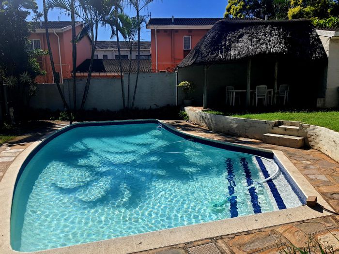 For Sale: 2-bedroom apartment in Musgrave with pool, security, and prime location.