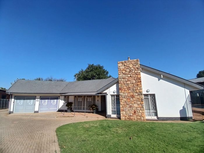 Flamwood House For Sale: Offices, entertainment area, carport, and storeroom included.