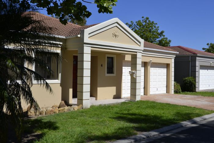 Heritage Park House To Rent: Open-plan living, study, double garage, enclosed garden.