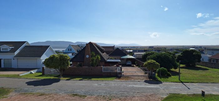 Witsand Central Apartment For Sale: 2-bed, ocean views, garage, outdoor braai area.