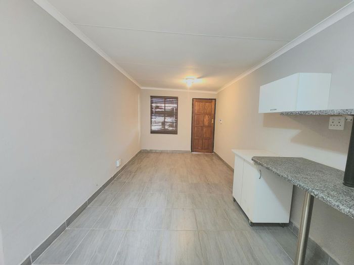 Edenvale Central House To Rent: 1 bedroom, parking, close to amenities.