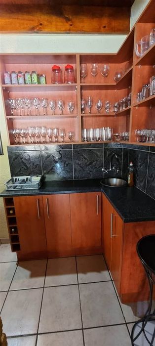 1-Bedroom Apartment in Kempton Park AH To Rent: Garden, pool, security access, utilities included.