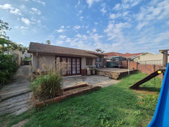 Brighton Beach House For Sale: 4 bedrooms, pool, granny flat, and security features.