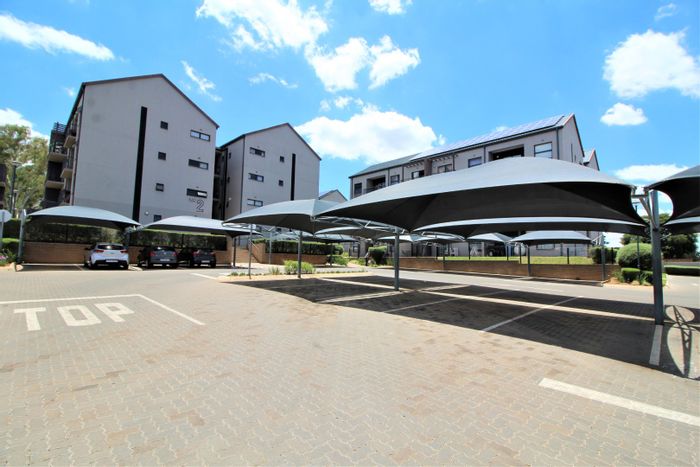 Clubview Apartment For Sale: 2 bedrooms, balcony, carport, secure access.