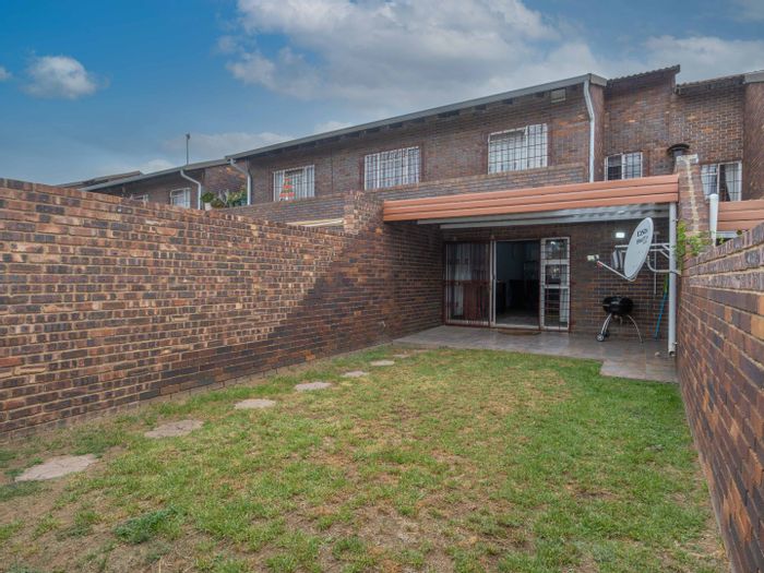 Eden Glen Townhouse For Sale: Open-plan living, private garden, guest loo, and garage.