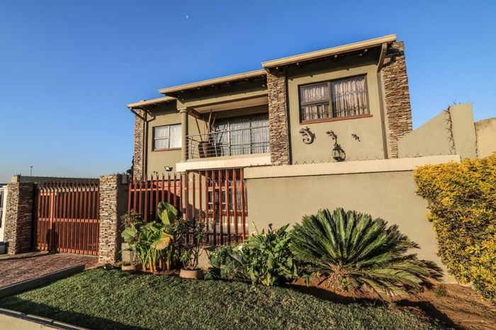 4-Bedroom House To Rent in Reigerpark with double garage and security features.