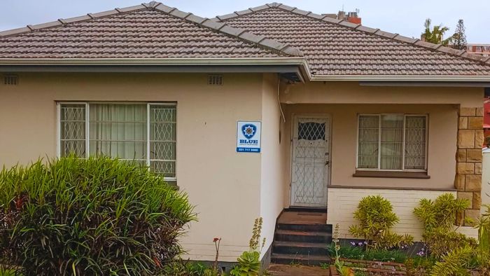 For Sale: House in Overport with 3 bedrooms, granny flat, and spacious yard.