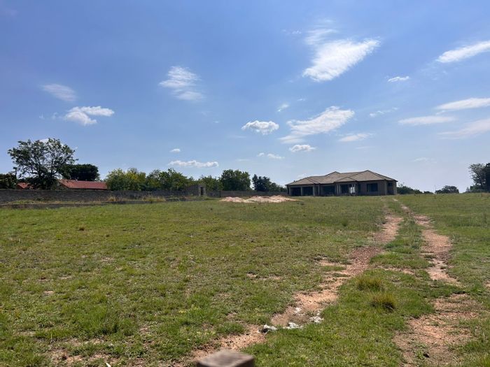 Farm in Glen Austin AH to Rent: 8,675 sqm land, house, parking, negotiable rent.