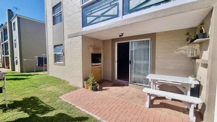 For Sale: Apartment in Vredekloof East with secure parking and outdoor braai area.