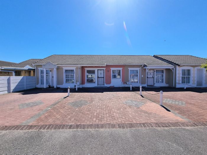 Property #2342273, House For Sale in Thornton
