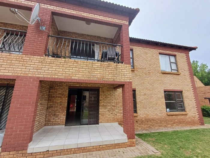 2-Bedroom Apartment For Sale in Flamwood with open-plan living and security features.