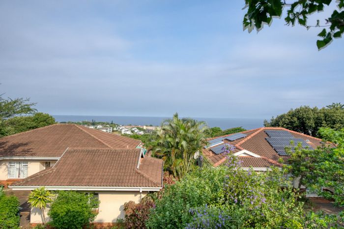 For Sale: House in Beverley Hills Estate with ocean views, Jacuzzi, and clubhouse access.