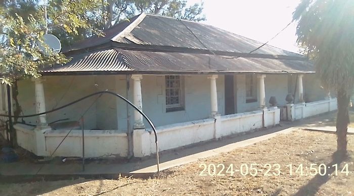 For Sale: Farm in Koppies Central with 6.2 hectares, home, and farming facilities.