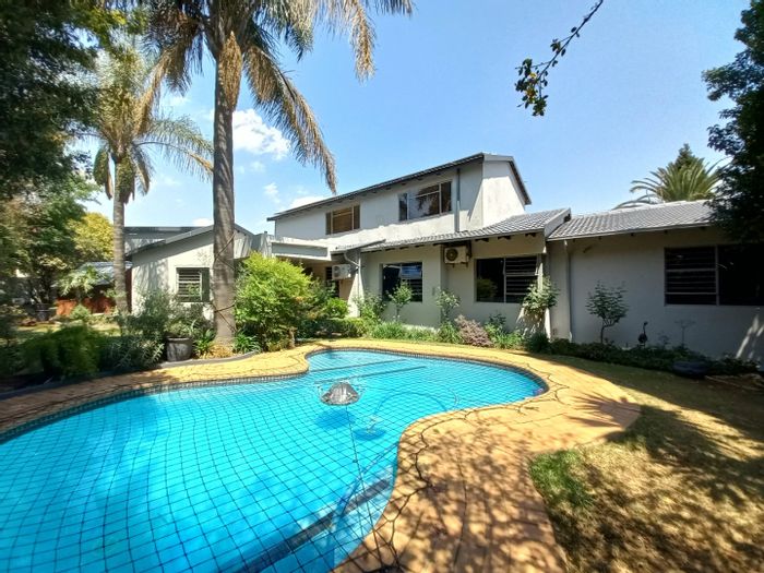 For Sale: House in Marais Steyn Park with pool, solar system, and security features.