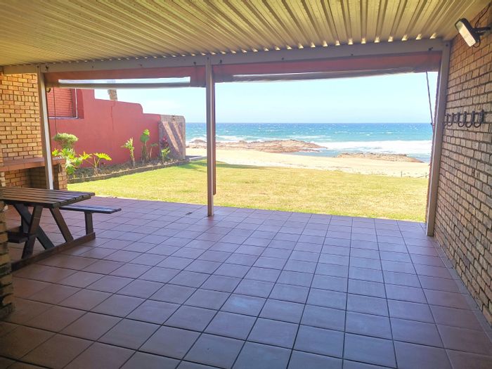 Hibberdene Central Apartment For Sale: Beach access, air conditioning, communal garden views.