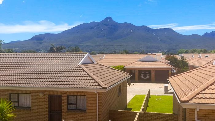 For Sale: Apartment in George East with balcony, braai, and mountain views.