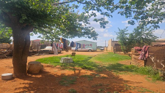 For Sale: 2-bedroom house in Etwatwa, near schools, clinic, and spacious yard.