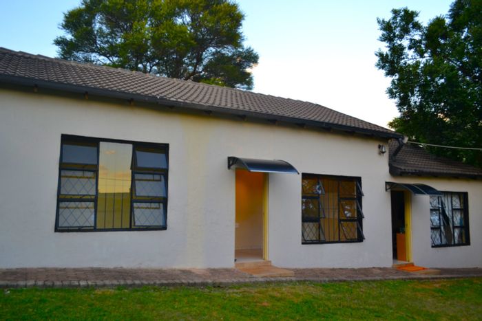 Blairgowrie Apartment To Rent: One bedroom, communal garden, close to amenities.
