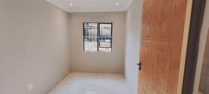 2 Bedroom Apartment To Rent in Bryanston, close to Riverside shopping centre.