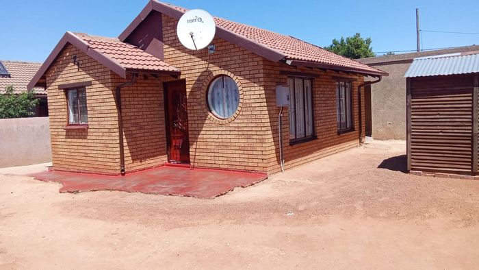 House for Sale in Soshanguve Ext: 2 bedrooms, secure yard, back room rental potential.