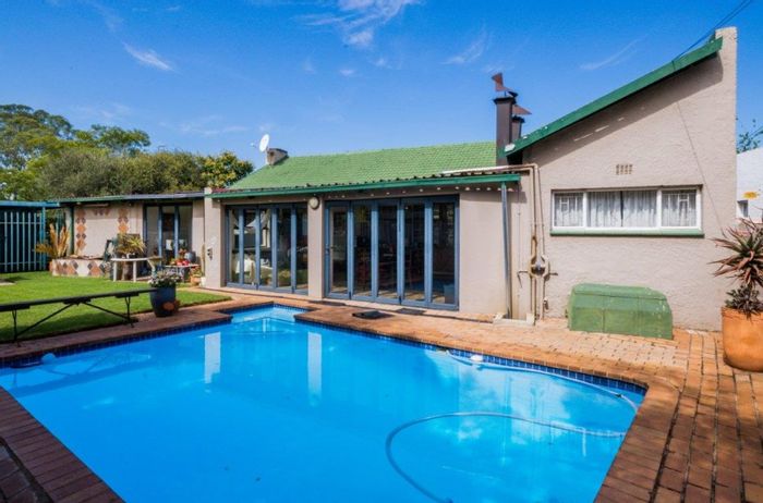 For Sale: Spacious Hurlyvale house with pool, entertainment room, and 4 garages.